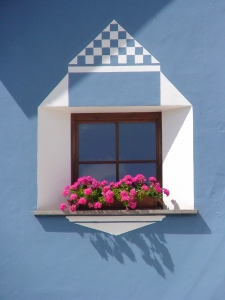 1383065_window_in_the_facade_of_dolomite_house